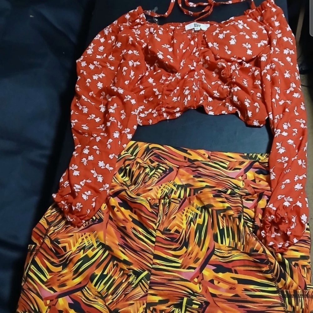 Women Outfit Red Floral upper Half top Madden NYC 2xl & Orange Aq Sport 2x Short